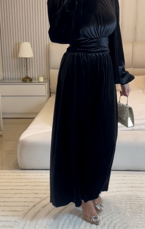 فستان فايا مخمل باللون الاسود 