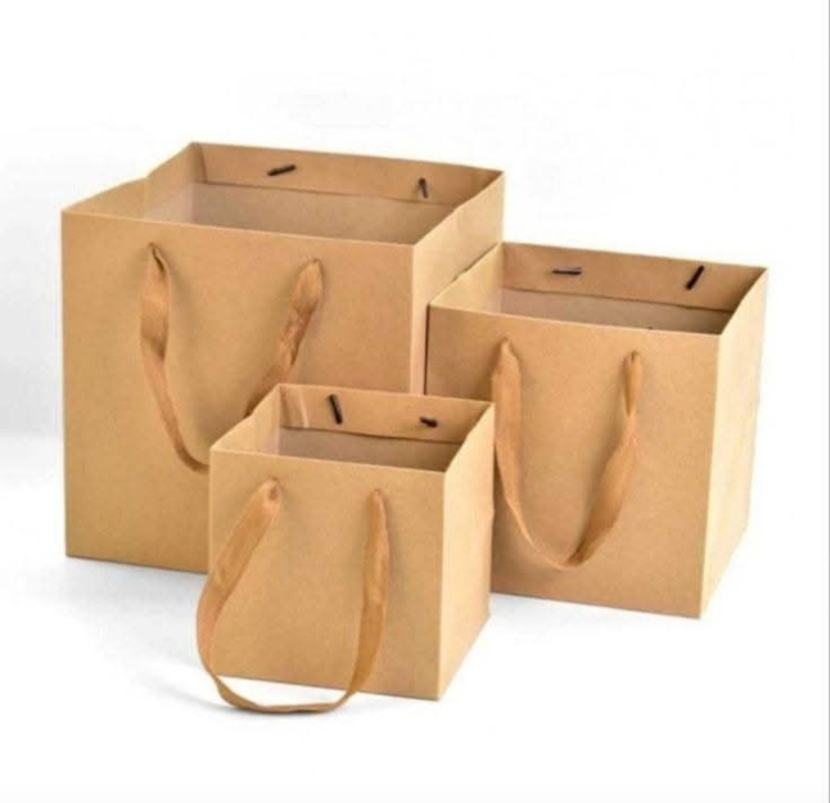 اكياس كرتون قاعده عريضه 30×30×30 عدد 12 قطعه