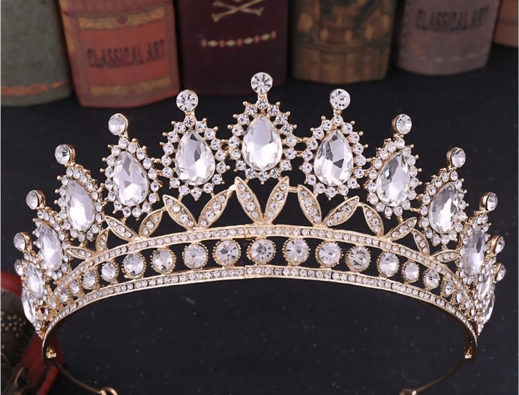 تاج كرستال  تزين كيك ذهبي 