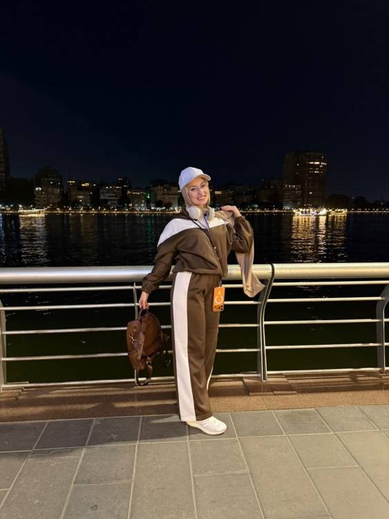 تريننج "مصر" باللون البني