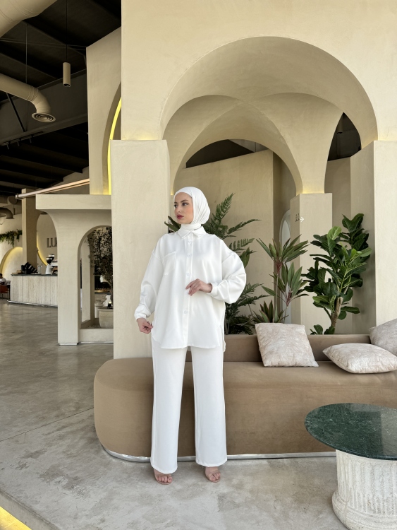 قميص "الأحلام"ما بخايل ابداً باللون الأبيض