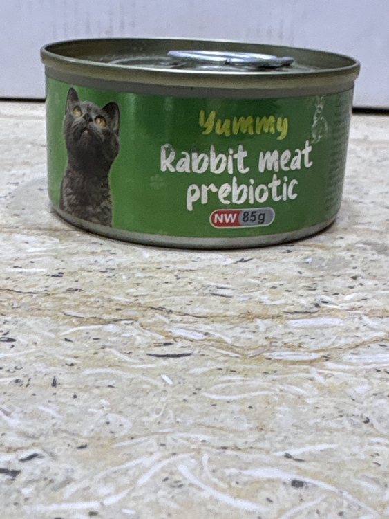 معلبات يامي للقطط بنكهة لحم ارانب وبكتيريا نافعة 