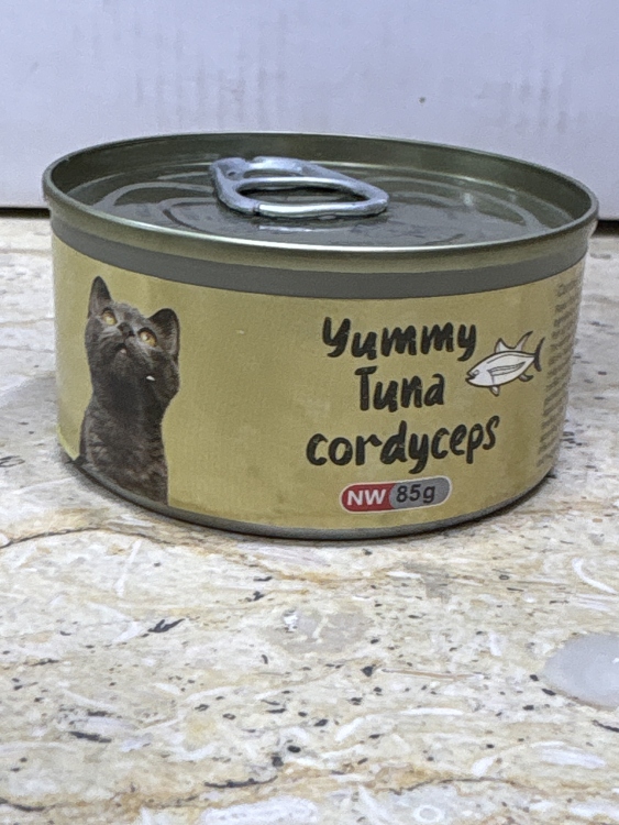 معلبات يامي للقطط بنكهة سمك التونا