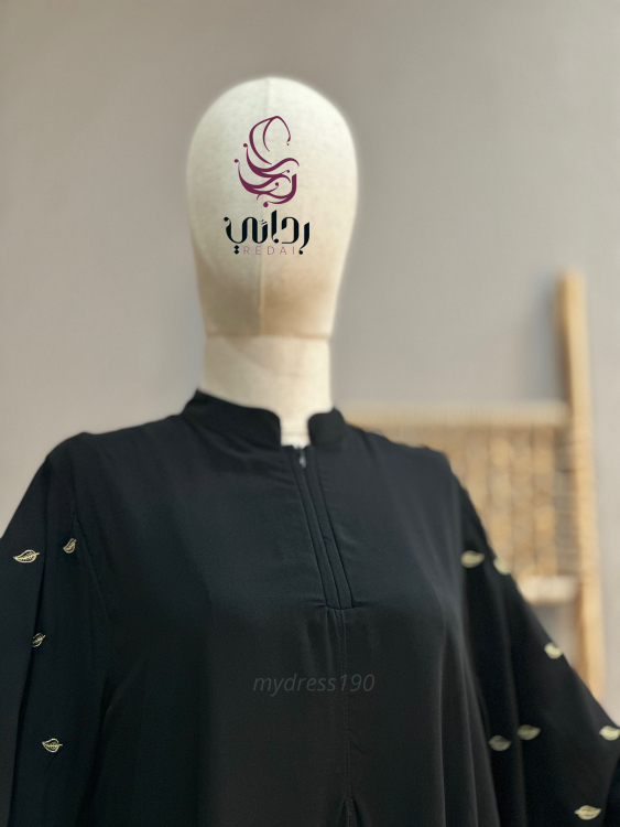 عباءة بأكمام واسعة (باللّون الأسود فقط ) 