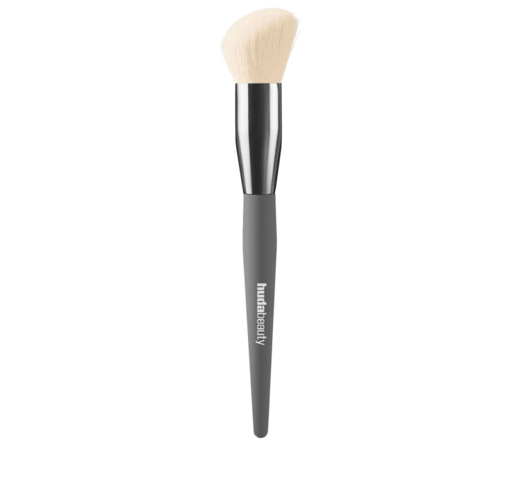 Huda Beauty Diffusing Cheek Brush