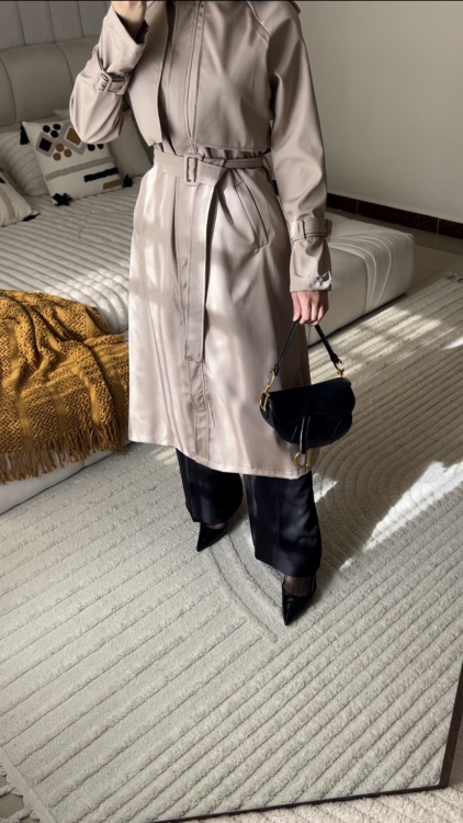 ترانش كوت باللون البيج