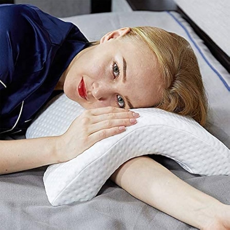 وسادة ميموري فوم مع قوس مدعم  لراحة الرقبة والذراع 