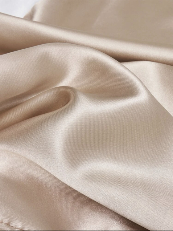 satin pillow case (1 pcs) - Gold
 غطاء وسادة ساتان (قطعة واحدة) - بيج غامق/ذهبي