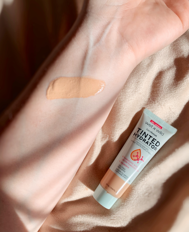 Wet n wild  tinted Hydrator مرطب مع لون 