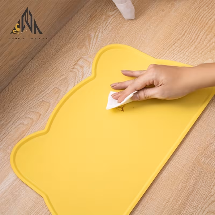 سجادة لأطباق طعام القطط من السيليكون بالسكني الداكن 