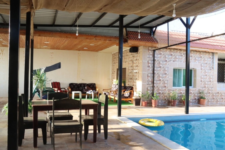 مزرعه مع بركه في الجبيهه قرب شارع الاردن قريه ابو حامد