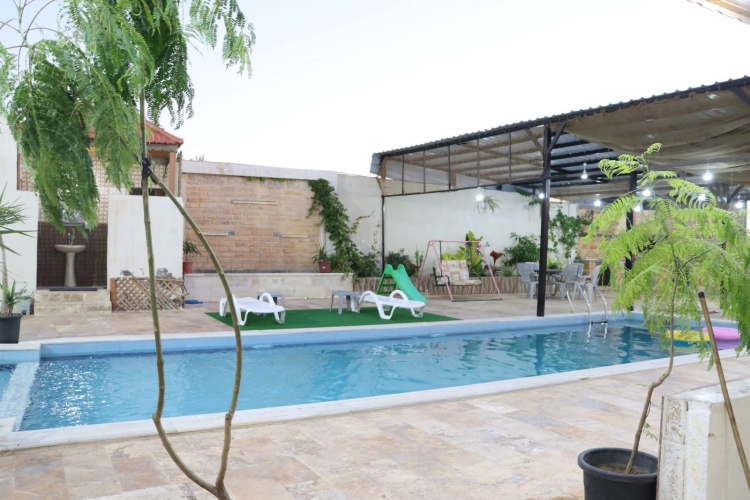 مزرعه مع بركه في الجبيهه قرب شارع الاردن قريه ابو حامد