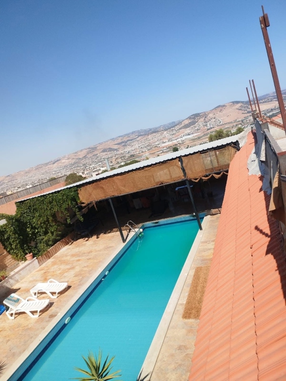 مزرعه مع بركه في الجبيهه قرب شارع الاردن قريه ابو حامد