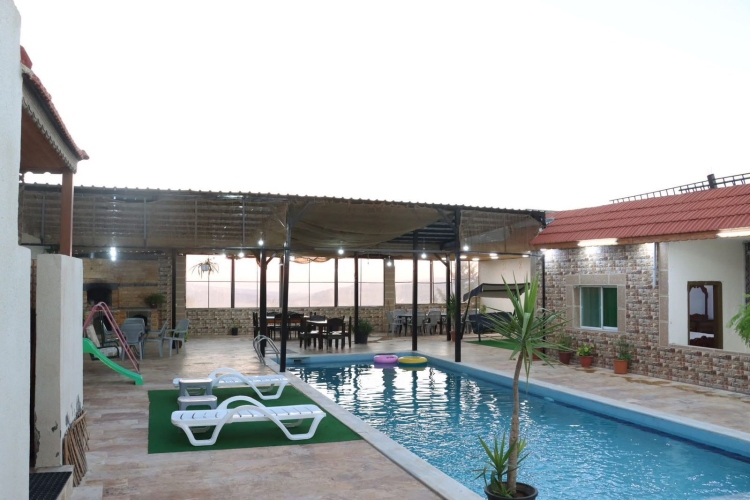 مزرعه مع بركه في الجبيهه قرب شارع الاردن قريه ابو حامد