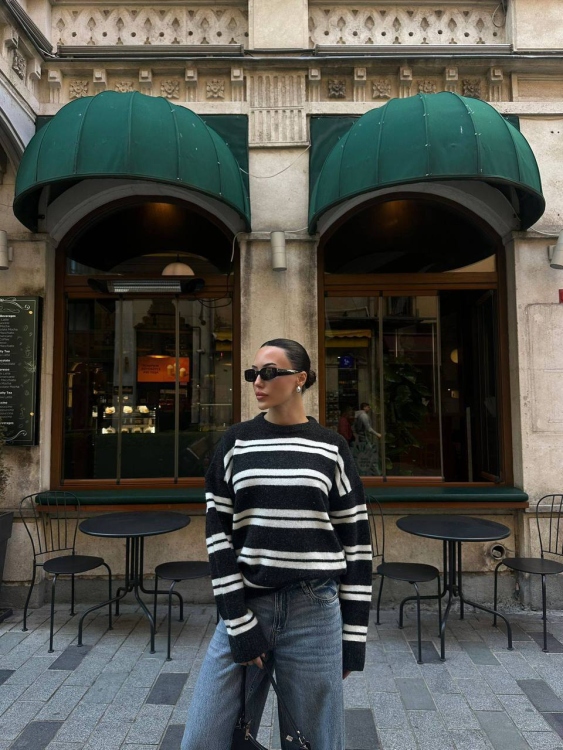 بلوزة صوف مخطط