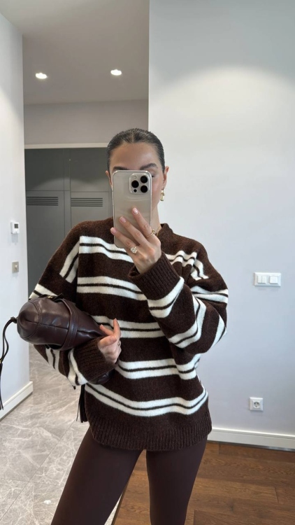 بلوزة صوف مخطط