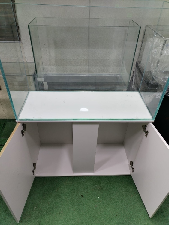 حوض كريستال مع طاولة 