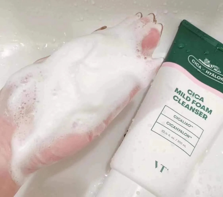 غسول رغوي ب سيكا VT COSMETICS CICA Mild Foam Cleanser