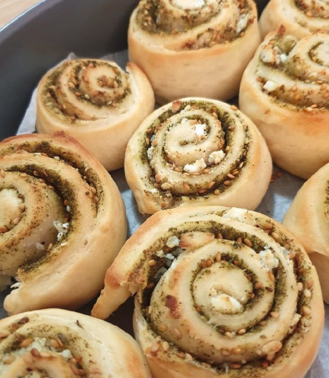 رولات الزعتر والجبنة النباتي 8 قطع كبار