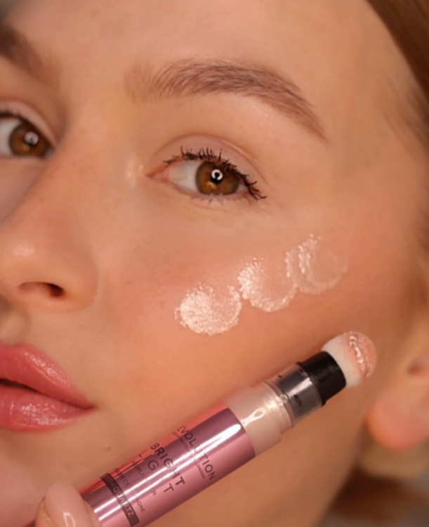 MAKEUP REVOLUTION, BRIGHT LIGHT HIGHLIGHTER