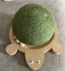 خداشة شكل سلحفاة مع كرات 